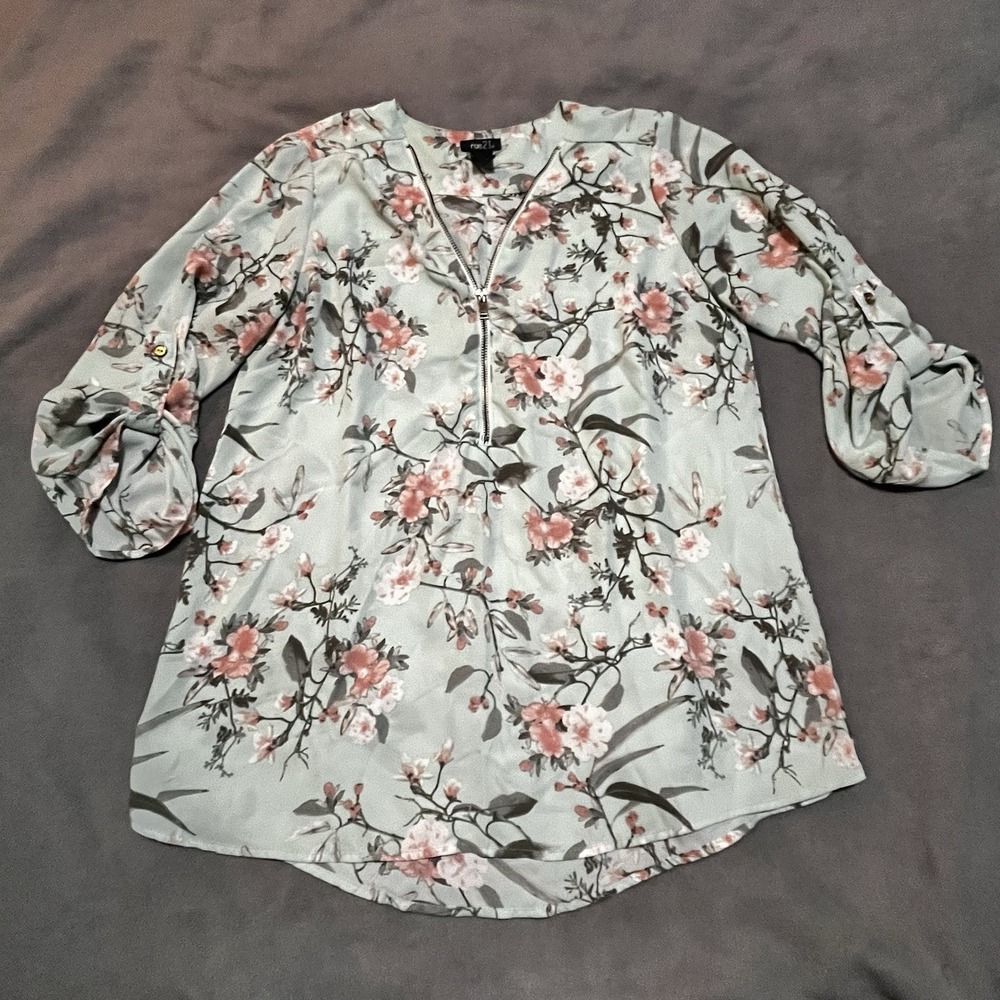 Rue 21 Mint Green Floral 3/4 Roll Tab Sleeve 1/2 Zip Blouse Women's Large